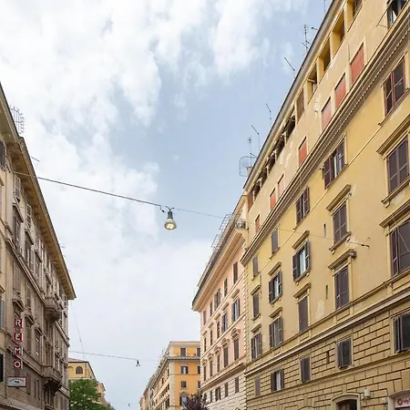 Lussuoso Vicino Ai Musei Vaticani Apartment *